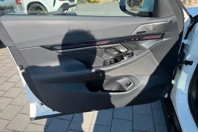 BMW 540 (Seria 5) din 2025 cu 19.980 km - oferta BMW219203 - foto 19