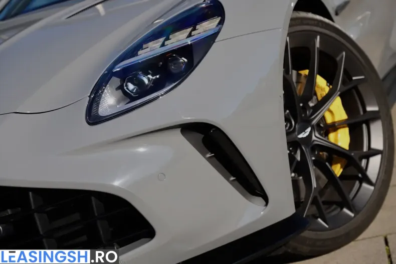Aston Martin V8 Vantage din 2025 cu 6.850 km - oferta AST219209 - foto 2