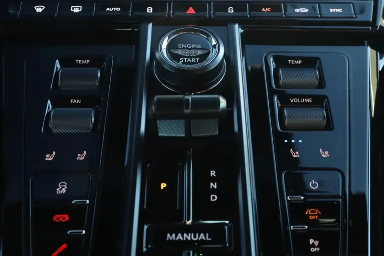 Aston Martin V8 Vantage din 2025 cu 6.850 km - oferta AST219209 - foto 16