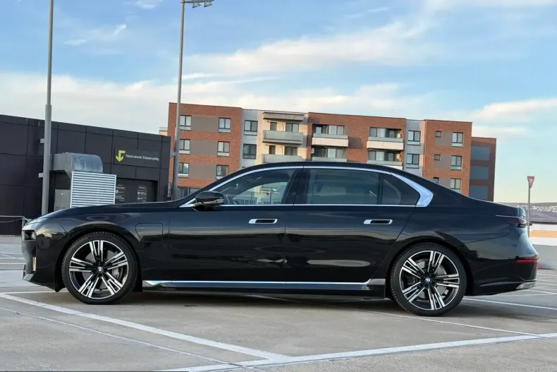 BMW 750 (Seria 7) din 2023 cu 53.145 km - oferta BMW219212 - foto 9