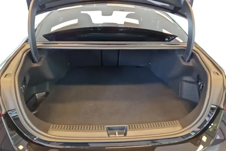 Mercedes-Benz E 400 (Clasa E) din 2025 cu 7.702 km - oferta MER219213 - foto 6