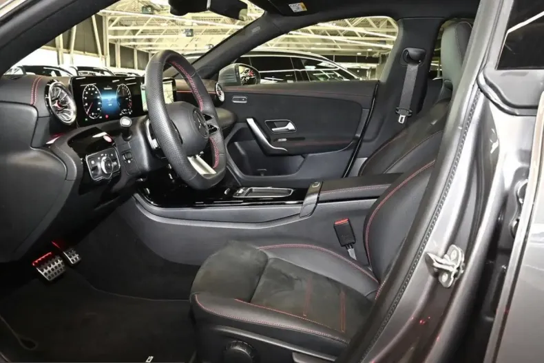 Mercedes-Benz CLA 250 (Clasa CLA) din 2025 cu 10.898 km - oferta MER219217 - foto 7