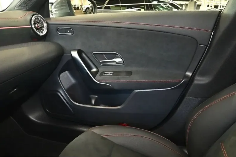 Mercedes-Benz CLA 250 (Clasa CLA) din 2025 cu 10.898 km - oferta MER219217 - foto 12