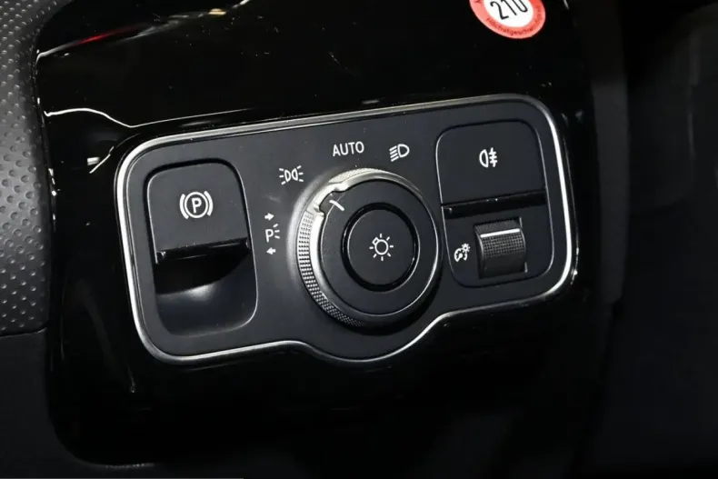 Mercedes-Benz CLA 250 (Clasa CLA) din 2025 cu 10.898 km - oferta MER219217 - foto 18