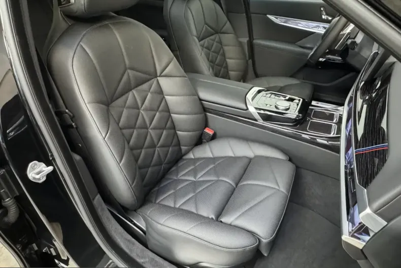 BMW 750 (Seria 7) din 2025 cu 17.700 km - oferta BMW219230 - foto 32