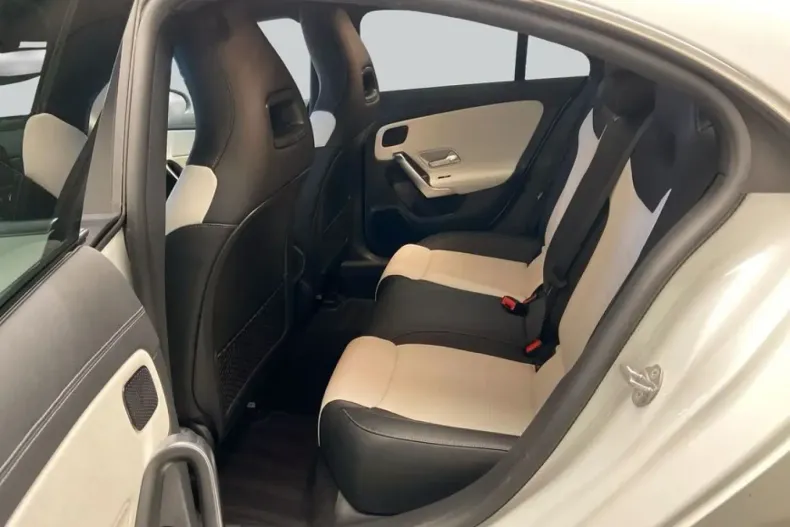 Mercedes-Benz CLA 250 (Clasa CLA) din 2022 cu 40.038 km - oferta MER219234 - foto 12