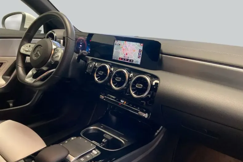 Mercedes-Benz CLA 250 (Clasa CLA) din 2022 cu 40.038 km - oferta MER219234 - foto 16