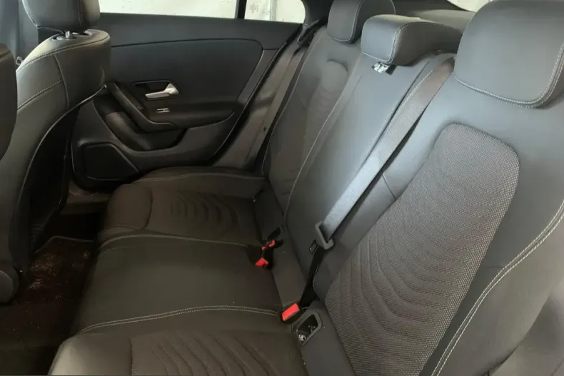 Mercedes-Benz CLA 250 (Clasa CLA) din 2023 cu 33.135 km - oferta MER219235 - foto 6