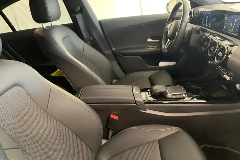 Mercedes-Benz CLA 250 (Clasa CLA) din 2023 cu 33.135 km - oferta MER219235 - foto 7