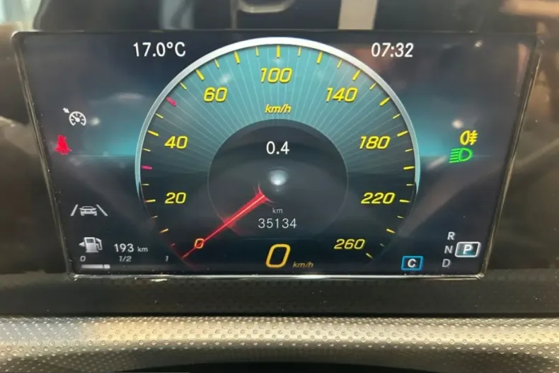 Mercedes-Benz CLA 220 (Clasa CLA) din 2022 cu 35.154 km - oferta MER219239 - foto 11