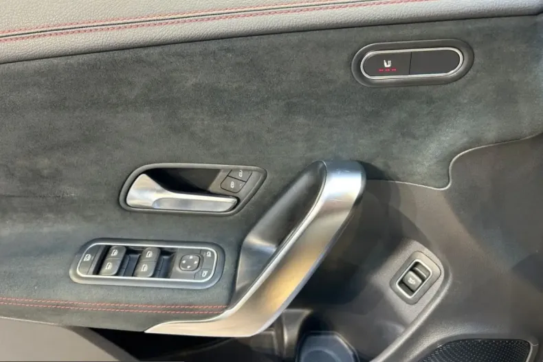 Mercedes-Benz CLA 220 (Clasa CLA) din 2022 cu 35.154 km - oferta MER219239 - foto 15