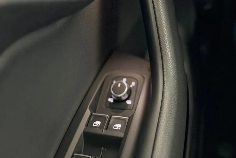 Volkswagen Touareg din 2024 cu 151.000 km - oferta VOL219262 - foto 25