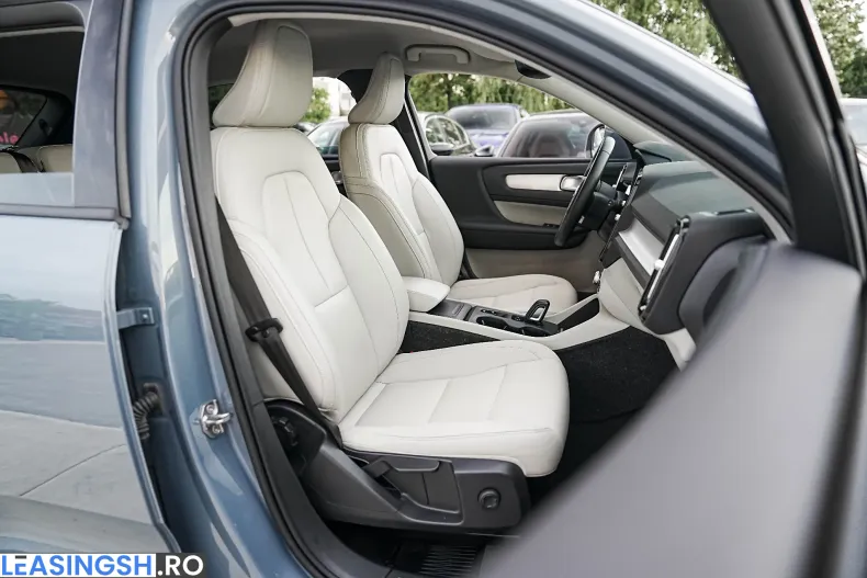 Volvo XC40 din 2021 cu 74.300 km - oferta VOL219282 - foto 17