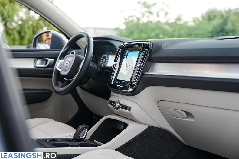 Volvo XC40 din 2021 cu 74.300 km - oferta VOL219282 - foto 23