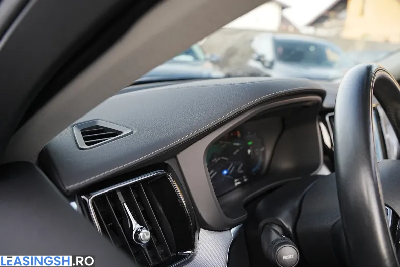 Volvo XC60 din 2022 cu 126.450 km - oferta VOL219299 - foto 32