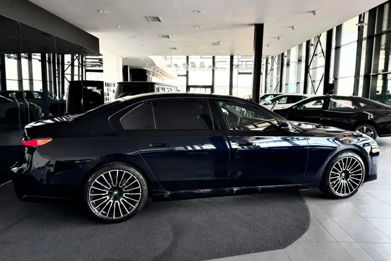 BMW 740d (Seria 7) din 2025 cu 27.480 km - oferta BMW219306 - foto 4