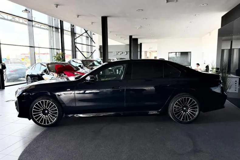 BMW 740d (Seria 7) din 2025 cu 27.480 km - oferta BMW219306 - foto 6