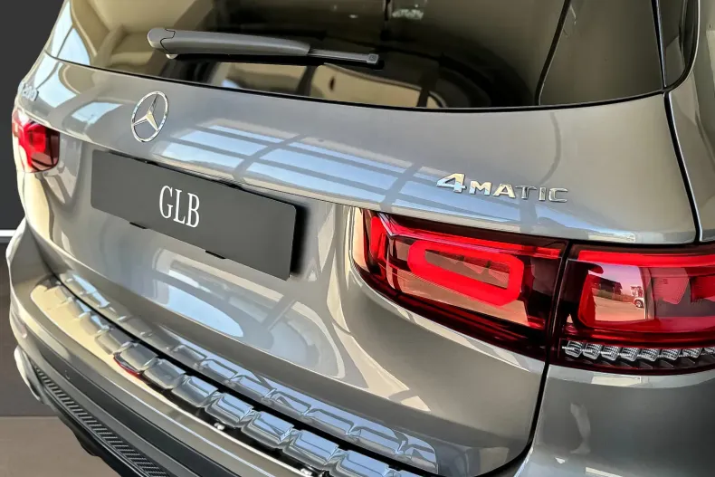 Mercedes-Benz GLB (Clasa GLB) din 2023 cu 8.500 km - oferta MER219309 - foto 11