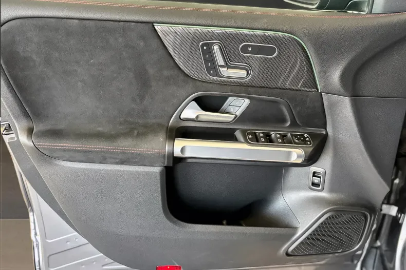 Mercedes-Benz GLB (Clasa GLB) din 2023 cu 8.500 km - oferta MER219309 - foto 12