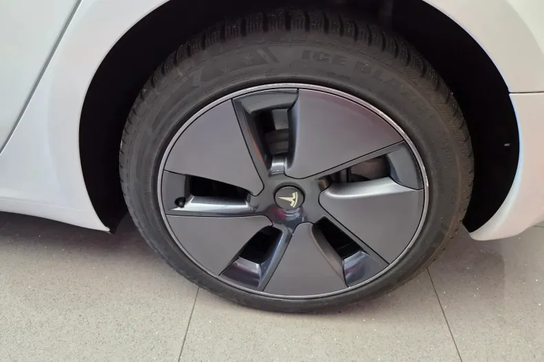 Tesla Model 3 din 2023 cu 40.400 km - oferta TES219336 - foto 8