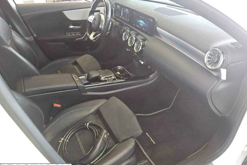 Mercedes-Benz A 250 (Clasa A) din 2021 cu 56.600 km - oferta MER219340 - foto 9