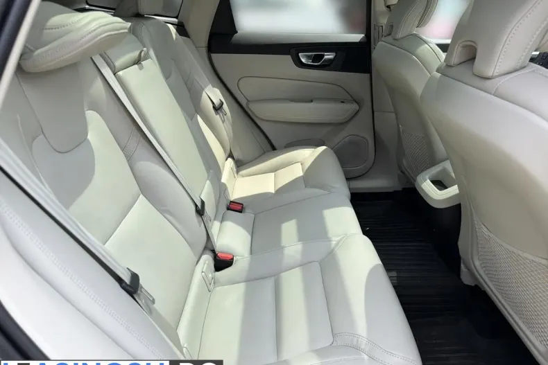 Volvo XC60 din 2022 cu 45.719 km - oferta VOL219351 - foto 13