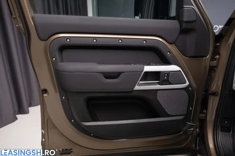 Land Rover Defender din 2023 cu 15.000 km - oferta LAN219394 - foto 6