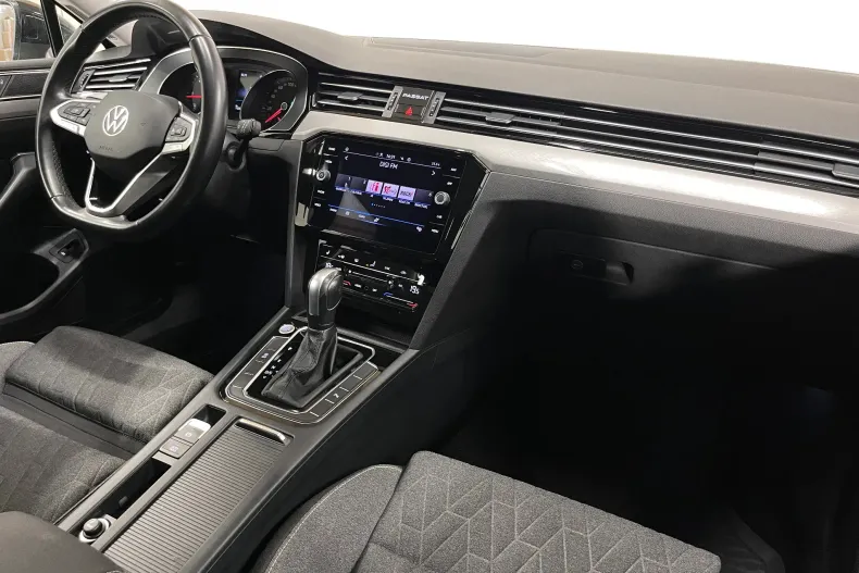Volkswagen Passat din 2023 cu 112.594 km - oferta VOL219414 - foto 8