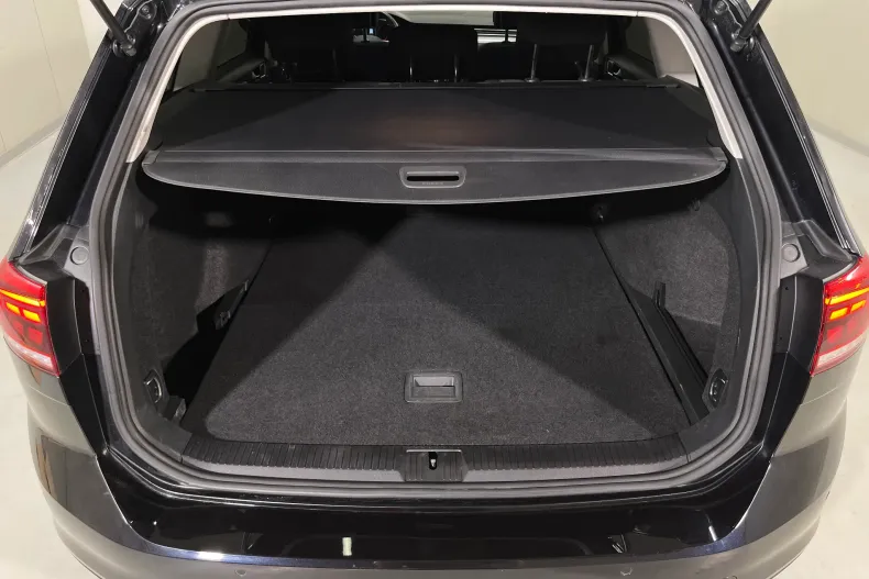 Volkswagen Passat din 2023 cu 112.594 km - oferta VOL219414 - foto 12