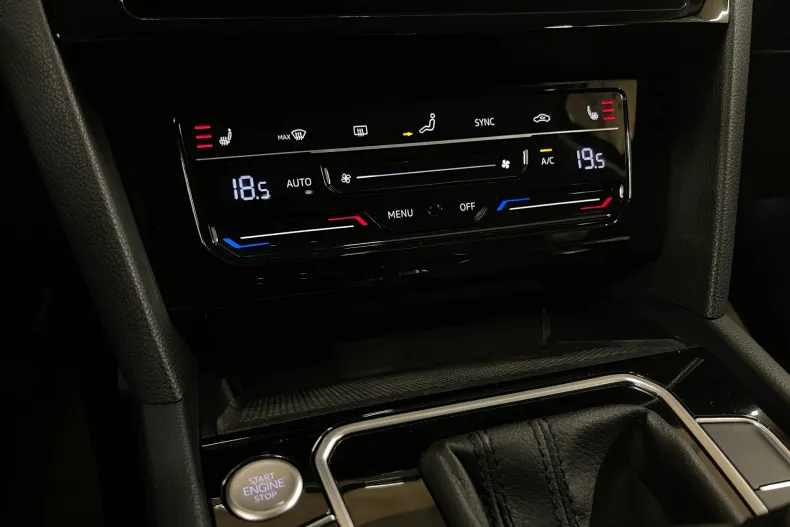 Volkswagen Passat din 2023 cu 112.594 km - oferta VOL219414 - foto 19
