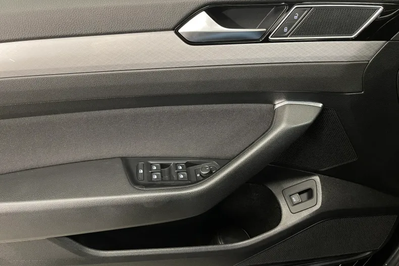 Volkswagen Passat din 2023 cu 112.594 km - oferta VOL219414 - foto 23