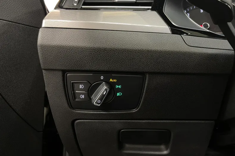 Volkswagen Passat din 2023 cu 112.594 km - oferta VOL219414 - foto 24