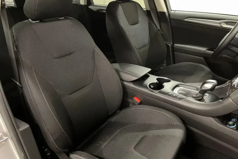 Ford Mondeo din 2021 cu 71.371 km - oferta FOR219420 - foto 9
