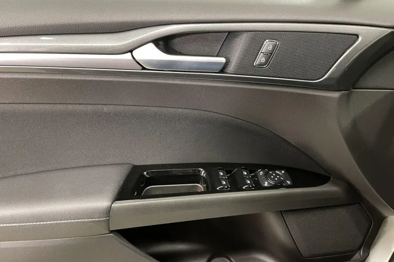 Ford Mondeo din 2021 cu 71.371 km - oferta FOR219420 - foto 23