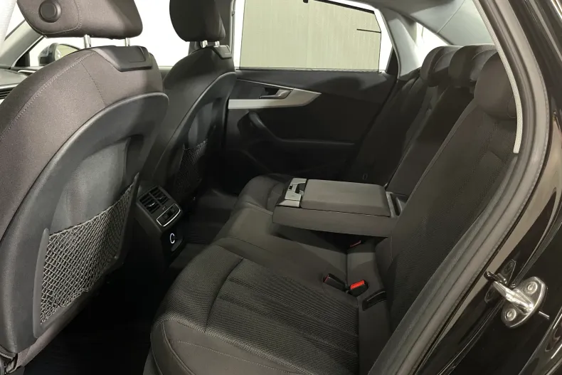 Audi A4 Limuzina din 2020 cu 88.494 km - oferta AUD219437 - foto 12