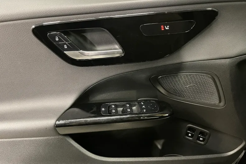 Mercedes-Benz C 300 (Clasa C) din 2022 cu 67.459 km - oferta MER219441 - foto 22