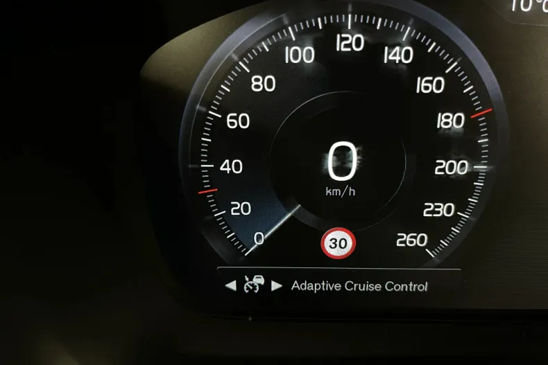 Volvo XC40 din 2020 cu 111.357 km - oferta VOL219456 - foto 23