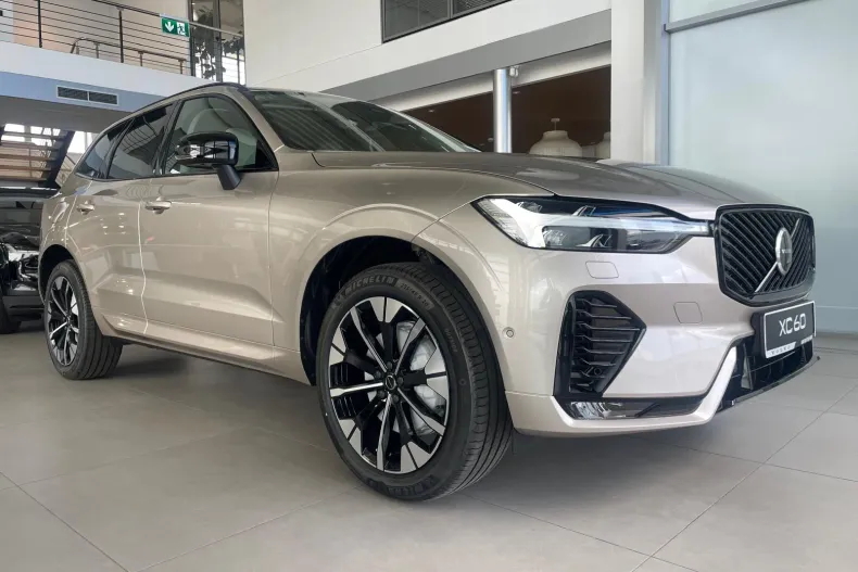 Volvo XC60 din 2026 cu 9 km - oferta VOL219494 - foto 3