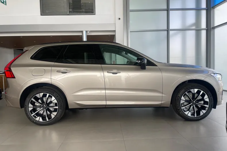 Volvo XC60 din 2026 cu 9 km - oferta VOL219494 - foto 4