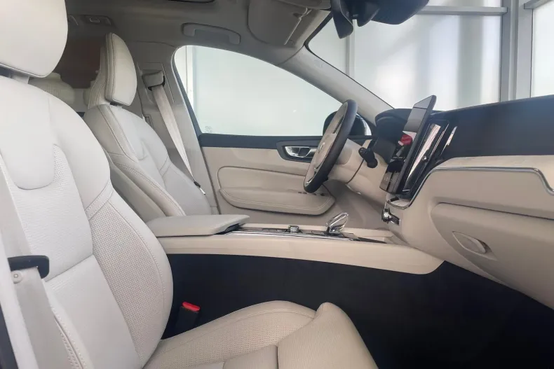 Volvo XC60 din 2026 cu 9 km - oferta VOL219494 - foto 9