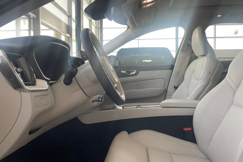 Volvo XC60 din 2026 cu 9 km - oferta VOL219494 - foto 12