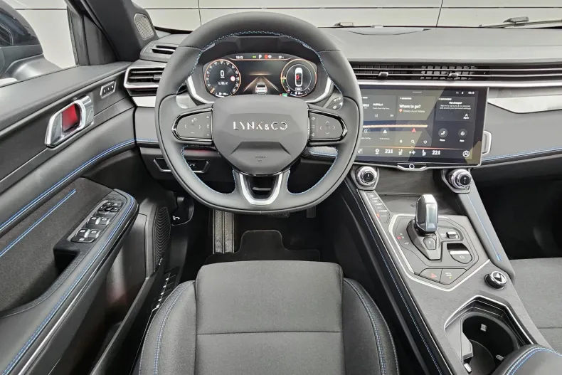 Lynk & Co 01 din 2023 cu 4.500 km - oferta LYN219533 - foto 9