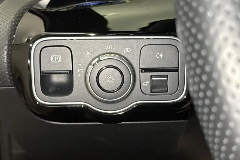 Mercedes-Benz A 200 (Clasa A) din 2022 cu 63.328 km - oferta MER219546 - foto 20