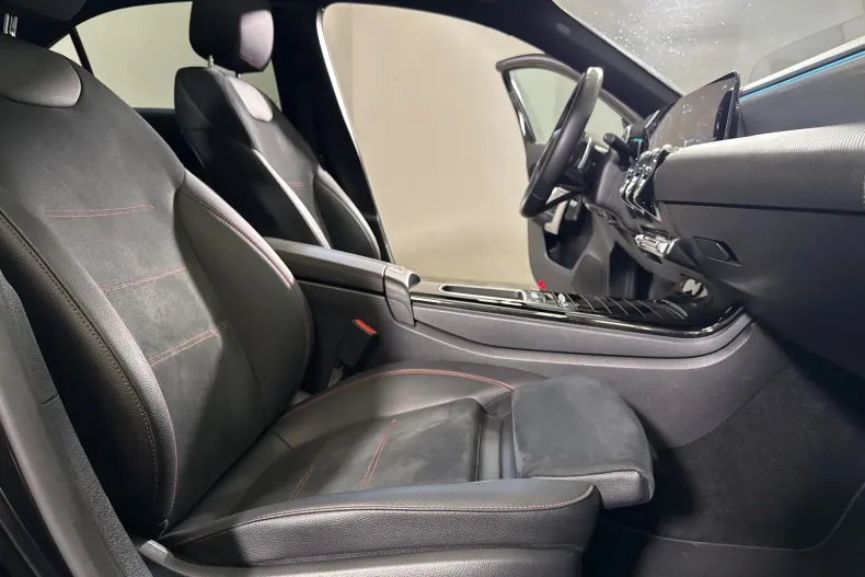 Mercedes-Benz A 200 (Clasa A) din 2022 cu 63.328 km - oferta MER219546 - foto 24
