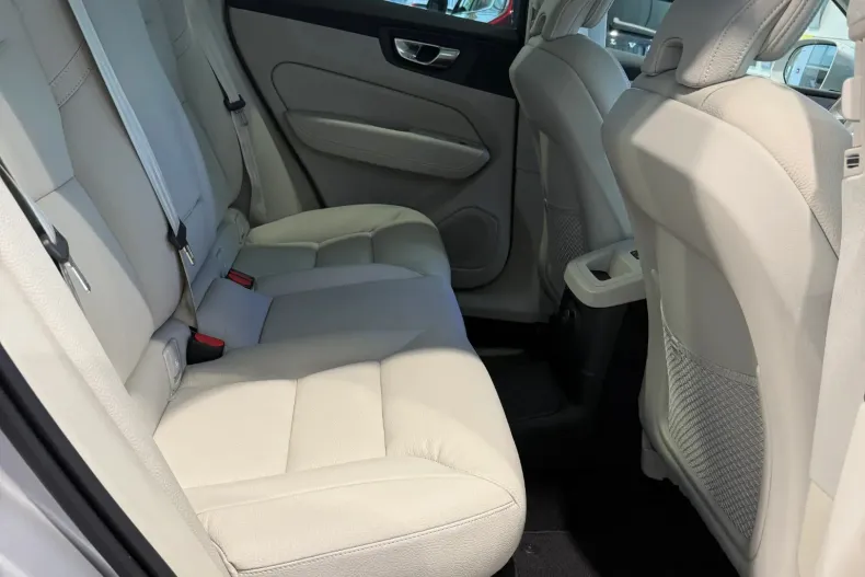 Volvo XC60 din 2025 cu 1 km - oferta VOL219554 - foto 11