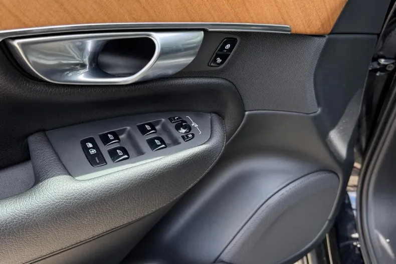 Volvo XC90 din 2022 cu 85.300 km - oferta VOL219558 - foto 28