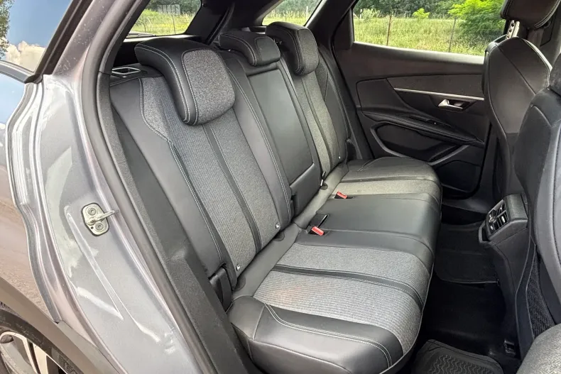 Peugeot 3008 din 2023 cu 110.673 km - oferta PEU219589 - foto 8
