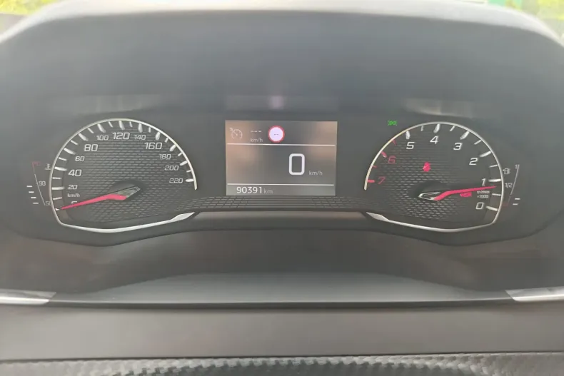 Peugeot 208 din 2023 cu 90.391 km - oferta PEU219593 - foto 17