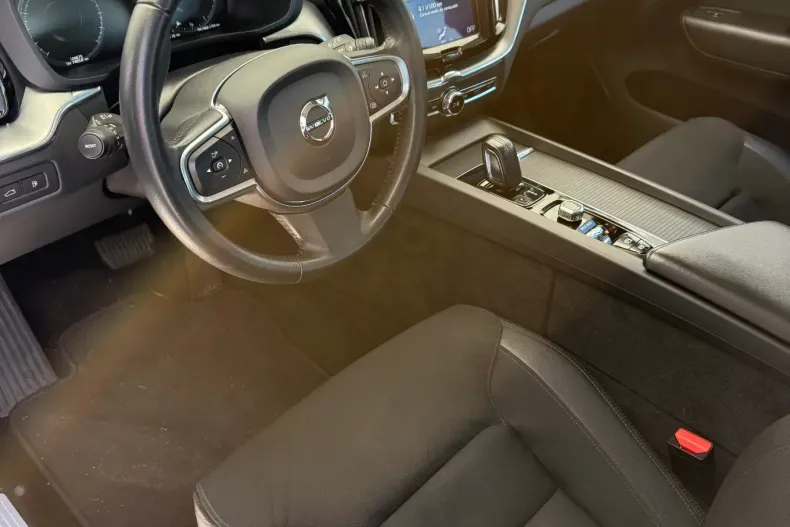 Volvo XC60 din 2020 cu 104.545 km - oferta VOL219638 - foto 9