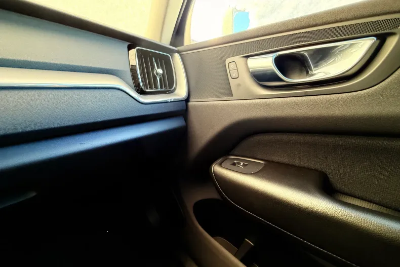 Volvo XC60 din 2020 cu 104.545 km - oferta VOL219638 - foto 14